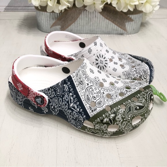 CROCS Classic Bandana White Multicolor Clogs Unisex Sz W7-M5 NWT - Picture 8 of 16
